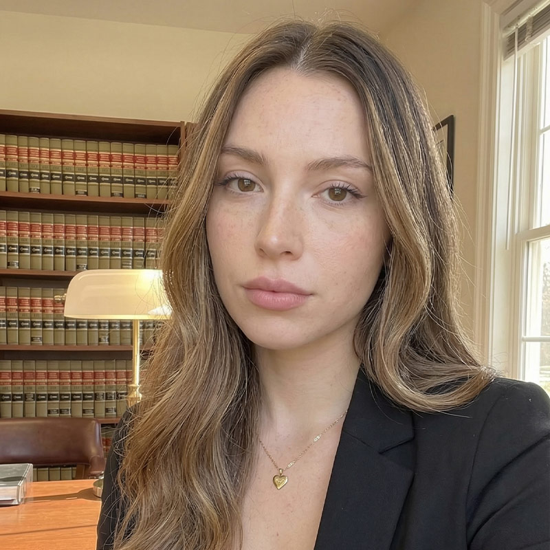 Homem em escritorio corporativo